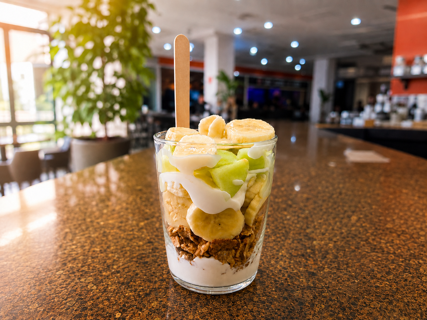 Bowl de fruta con yogur y granola